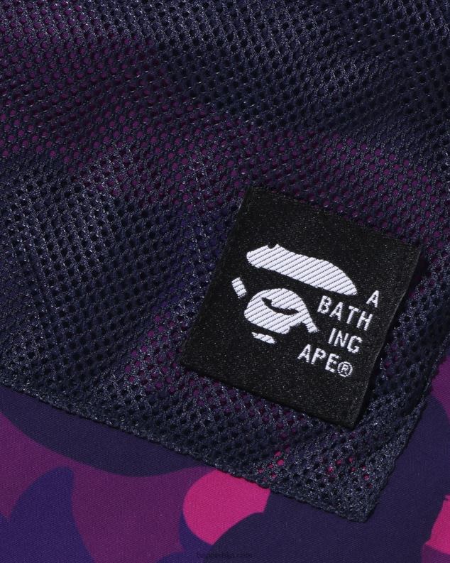 љубичаста клинци A Bathing Ape шортс са мрежастим џеповима у боји маскирне боје J42801597