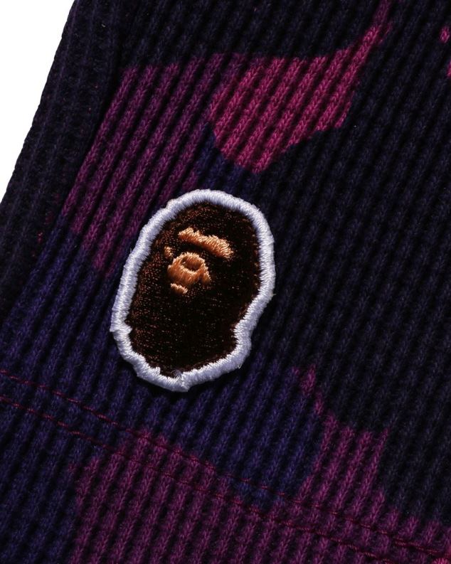 љубичаста клинци A Bathing Ape термо панталоне у боји цамо J42801425