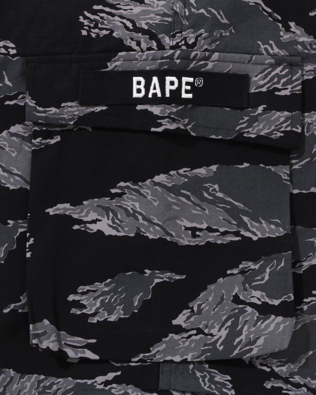 црн мушкарци A Bathing Ape тигер цамо опуштене војне панталоне J4280335